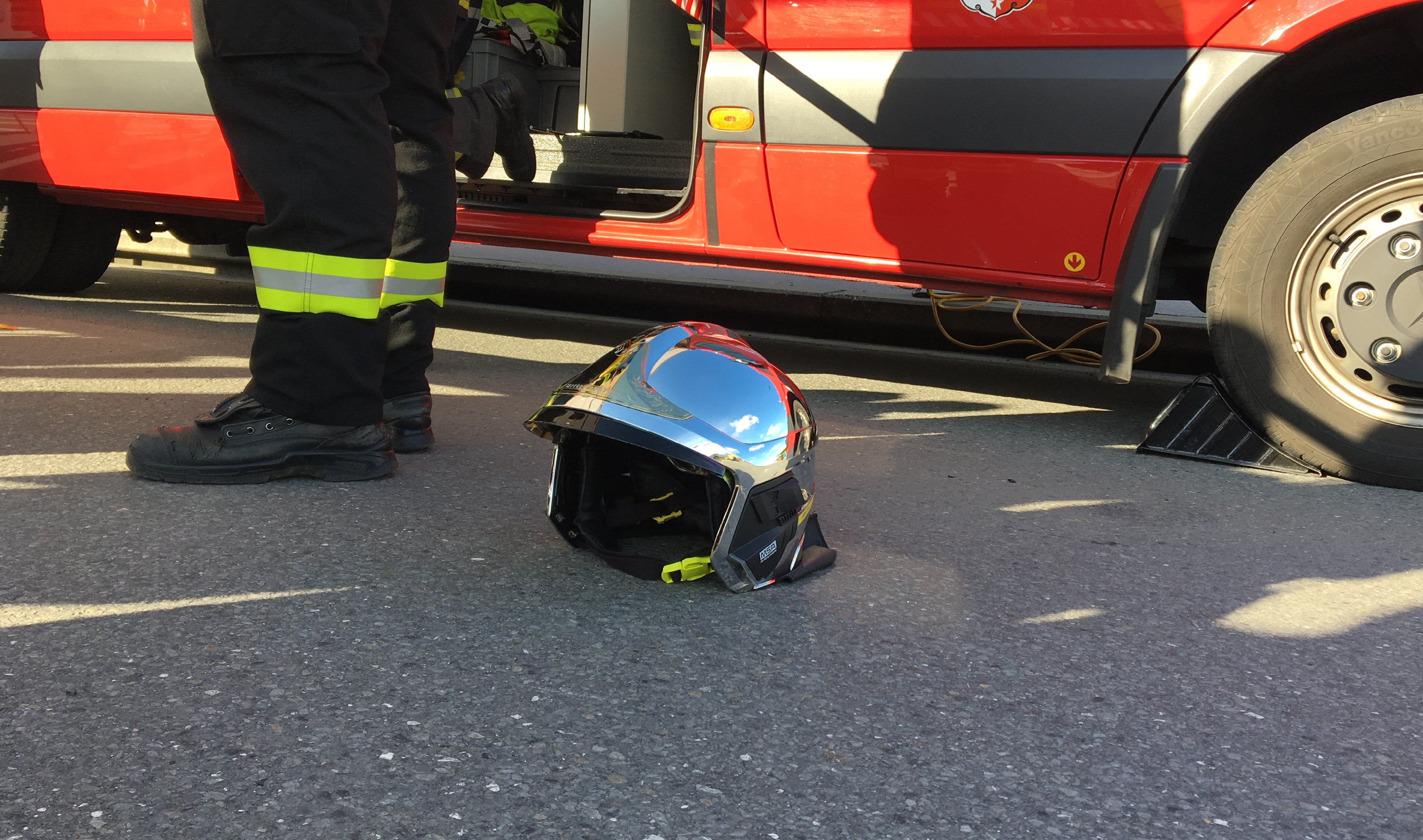 Lausanne: les Zadistes s'en prennent à des véhicules de pompiers
